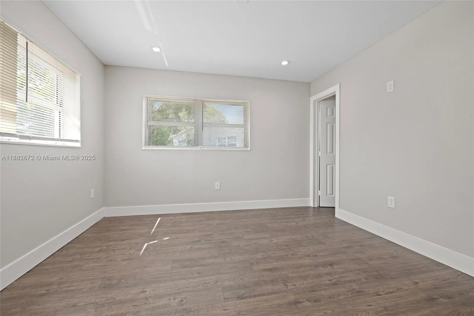 1410 SW 34th Ter