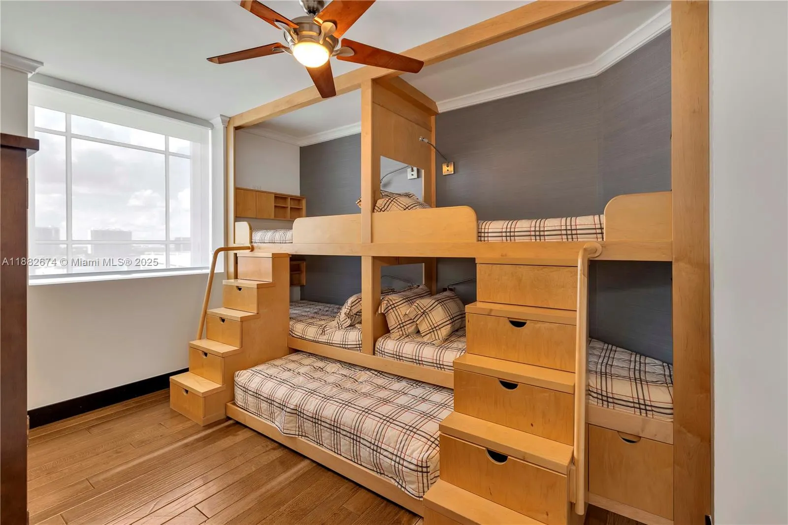 17875 Collins Ave, #1201