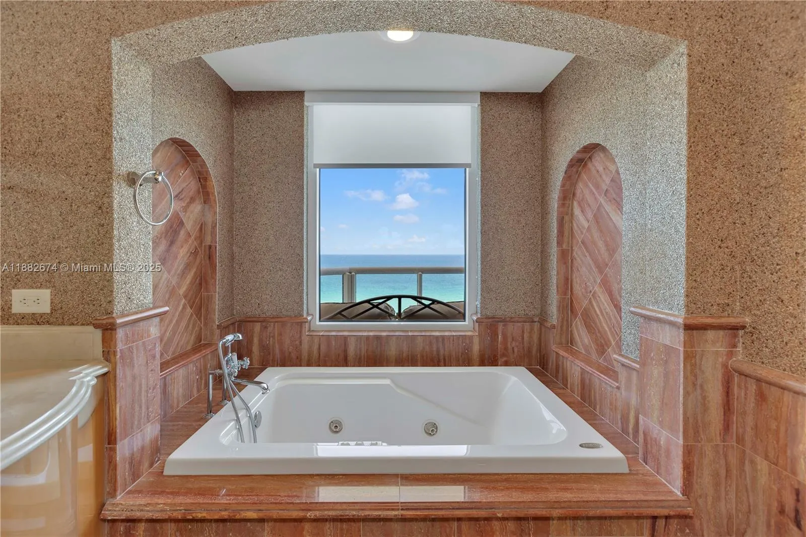 17875 Collins Ave, #1201
