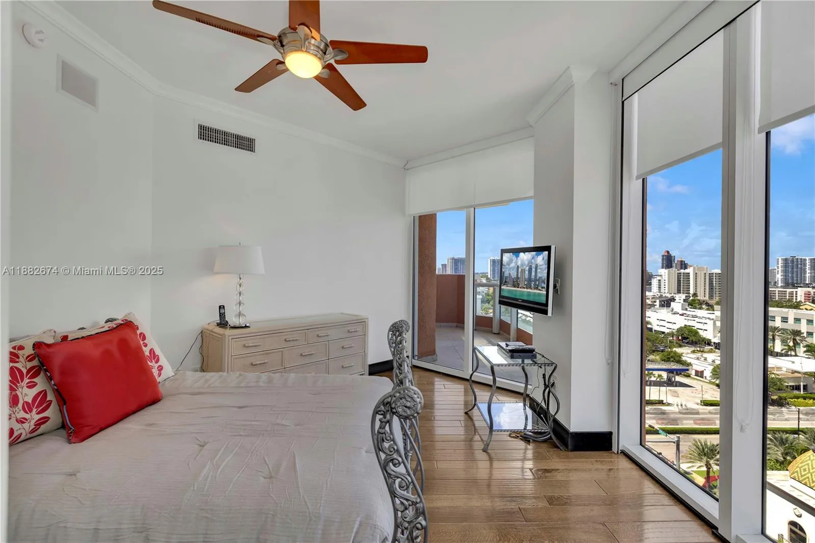 17875 Collins Ave, #1201