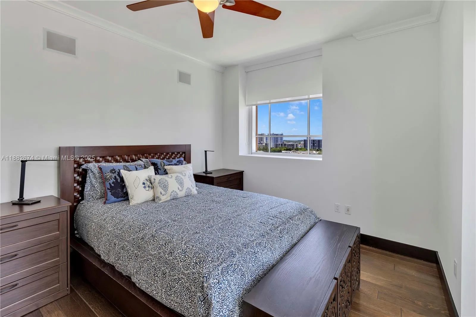 17875 Collins Ave, #1201