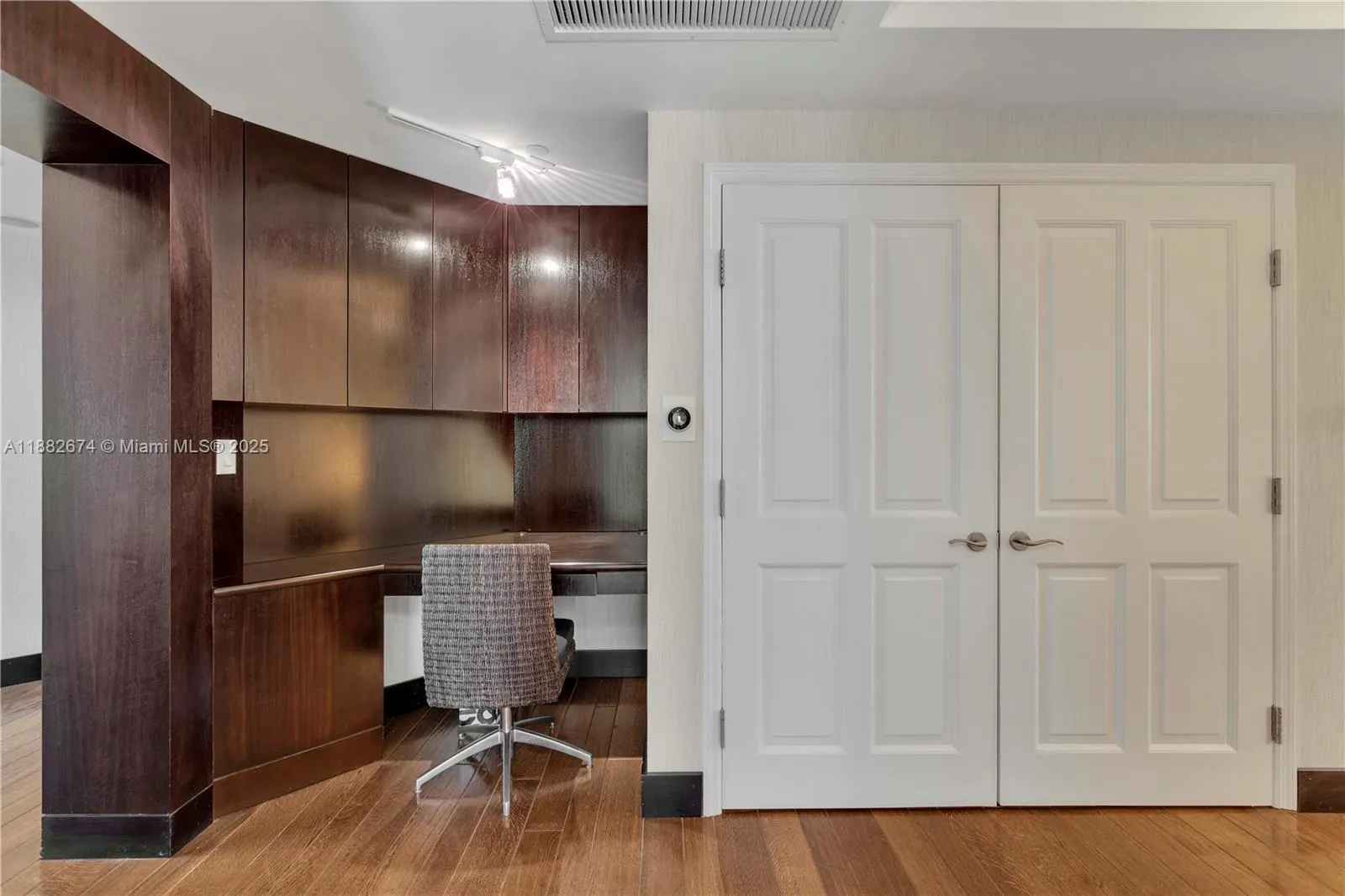 17875 Collins Ave, #1201
