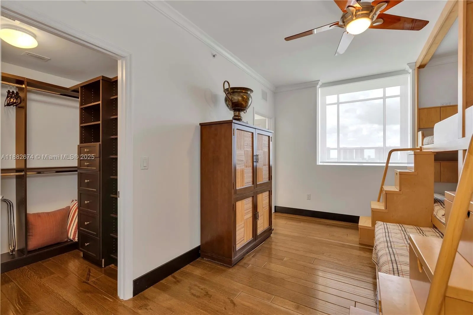 17875 Collins Ave, #1201