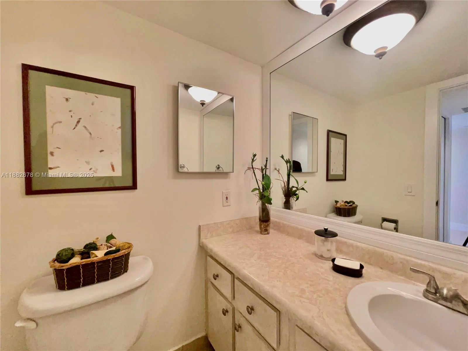 2950 N Palm Aire Dr, #105