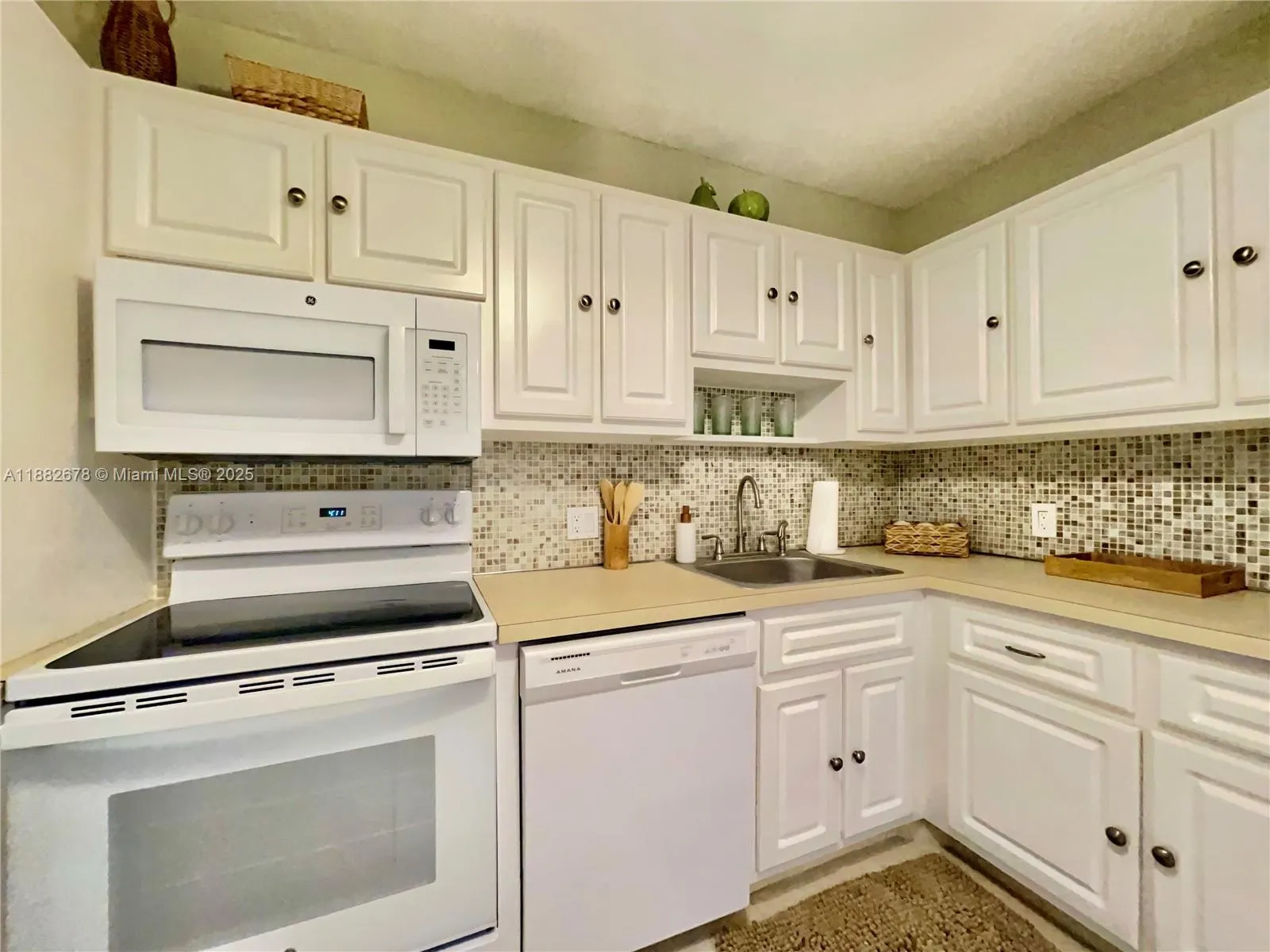 2950 N Palm Aire Dr, #105