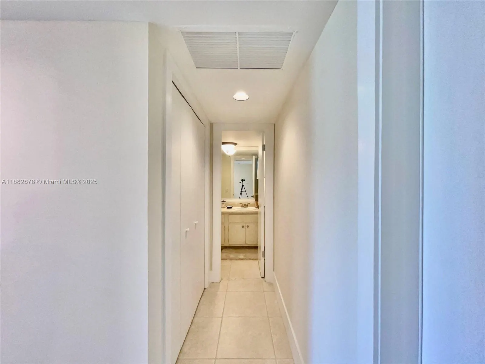 2950 N Palm Aire Dr, #105
