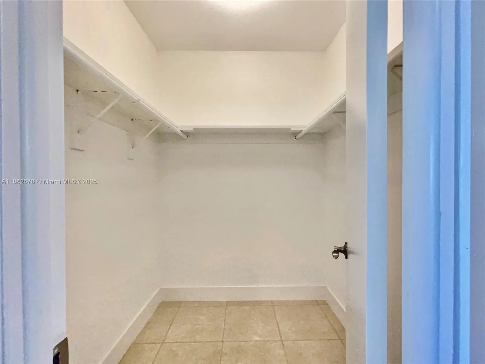 2950 N Palm Aire Dr, #105