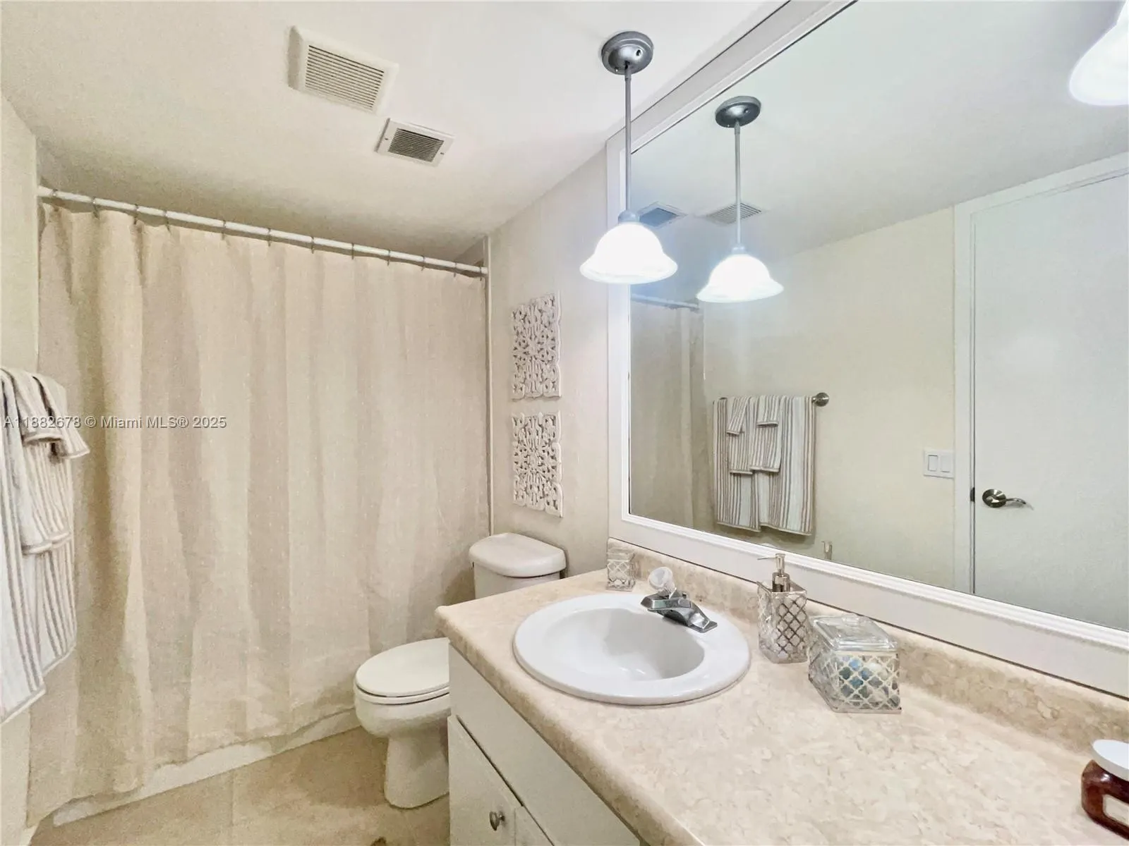 2950 N Palm Aire Dr, #105