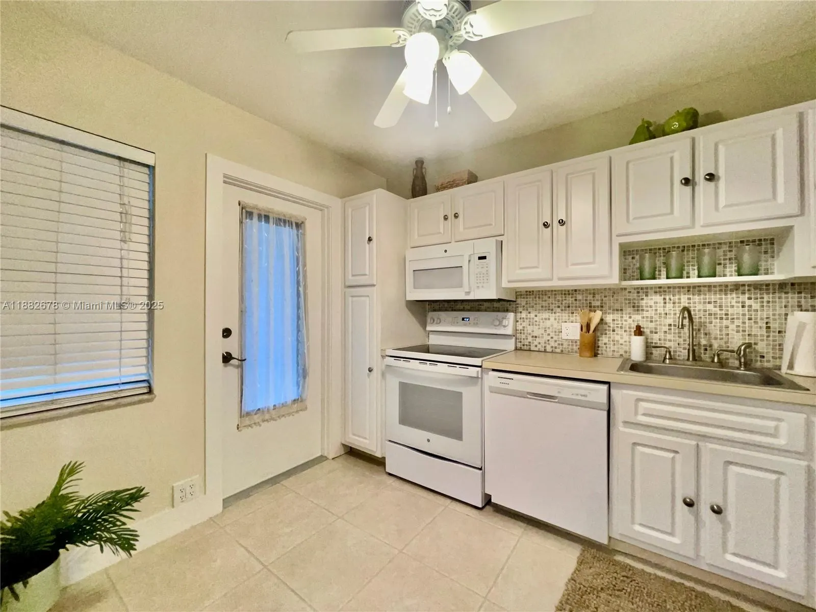 2950 N Palm Aire Dr, #105