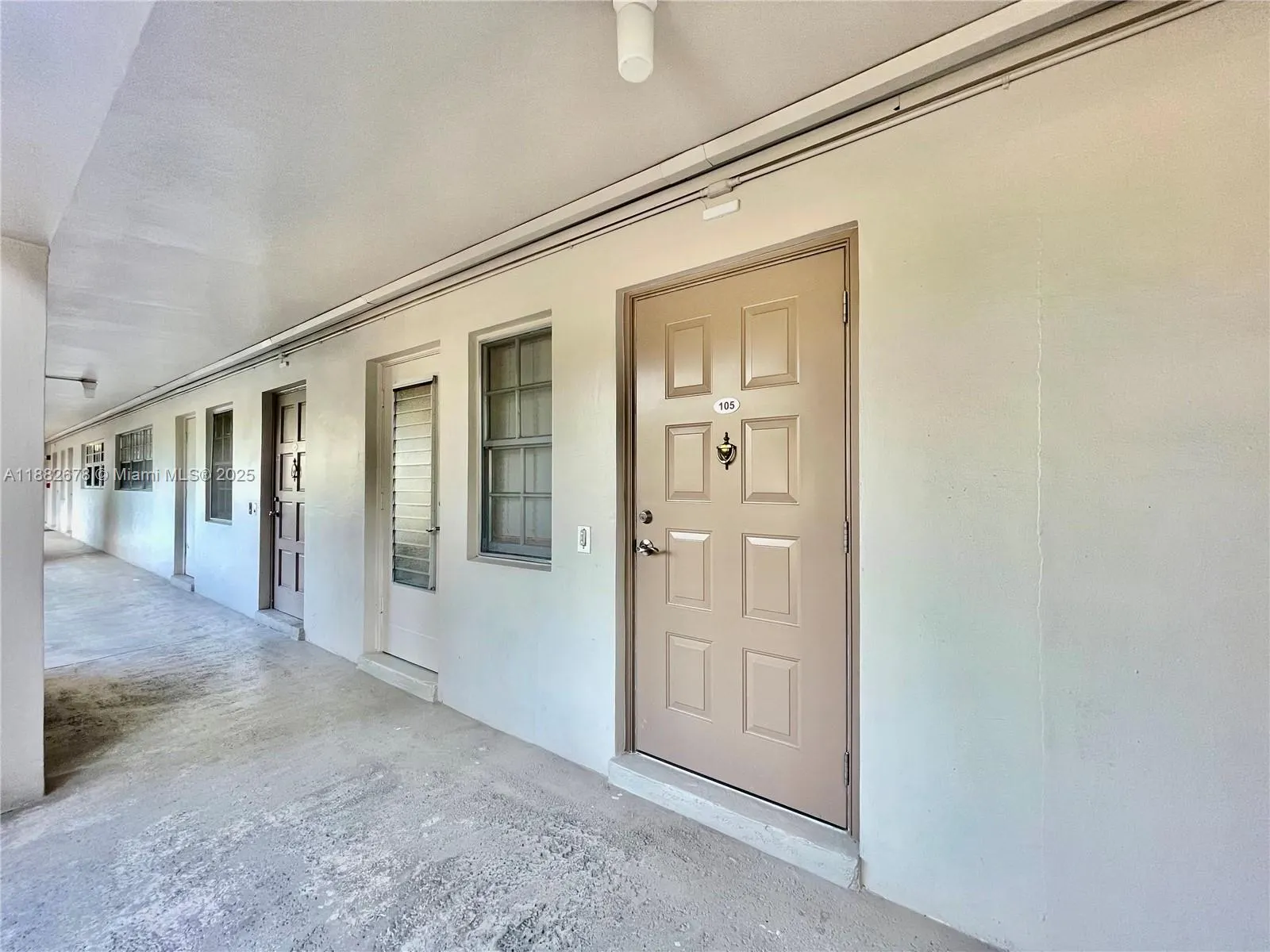 2950 N Palm Aire Dr, #105