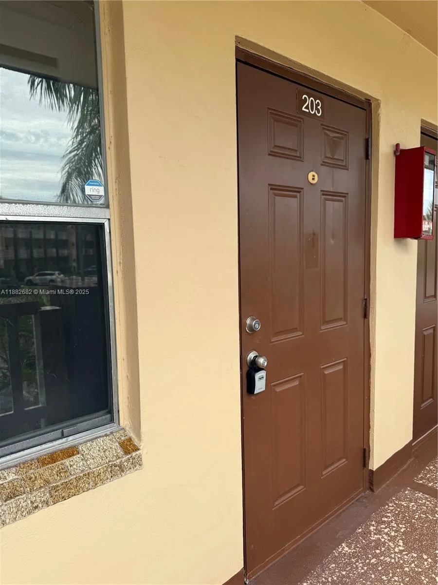 8851 Sunrise Lakes Blvd, #203