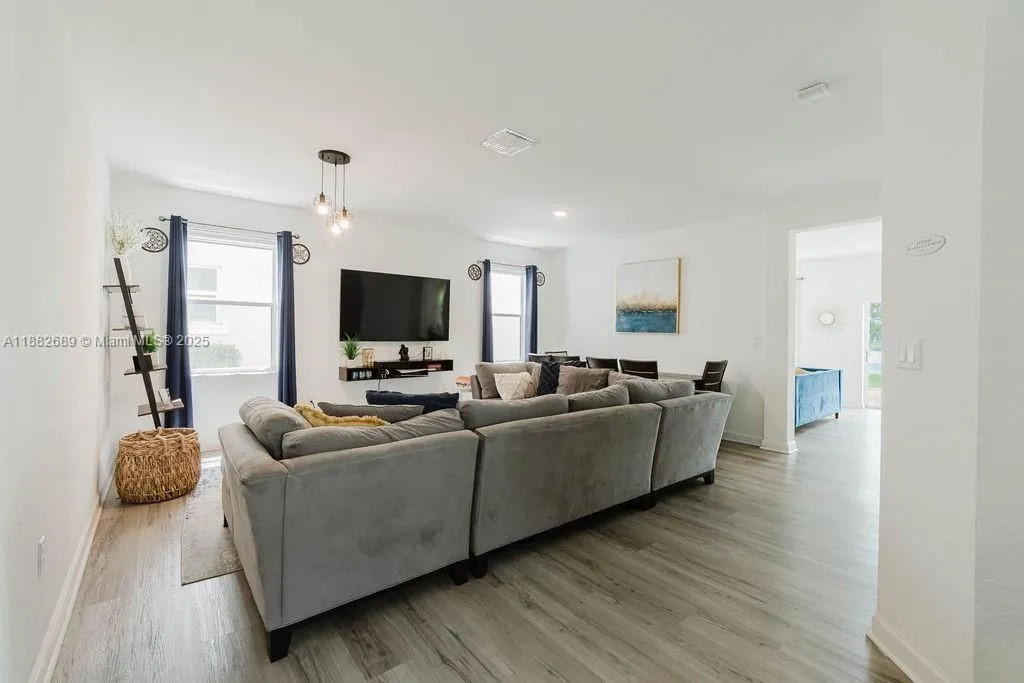 1400 SE 27th Ter
