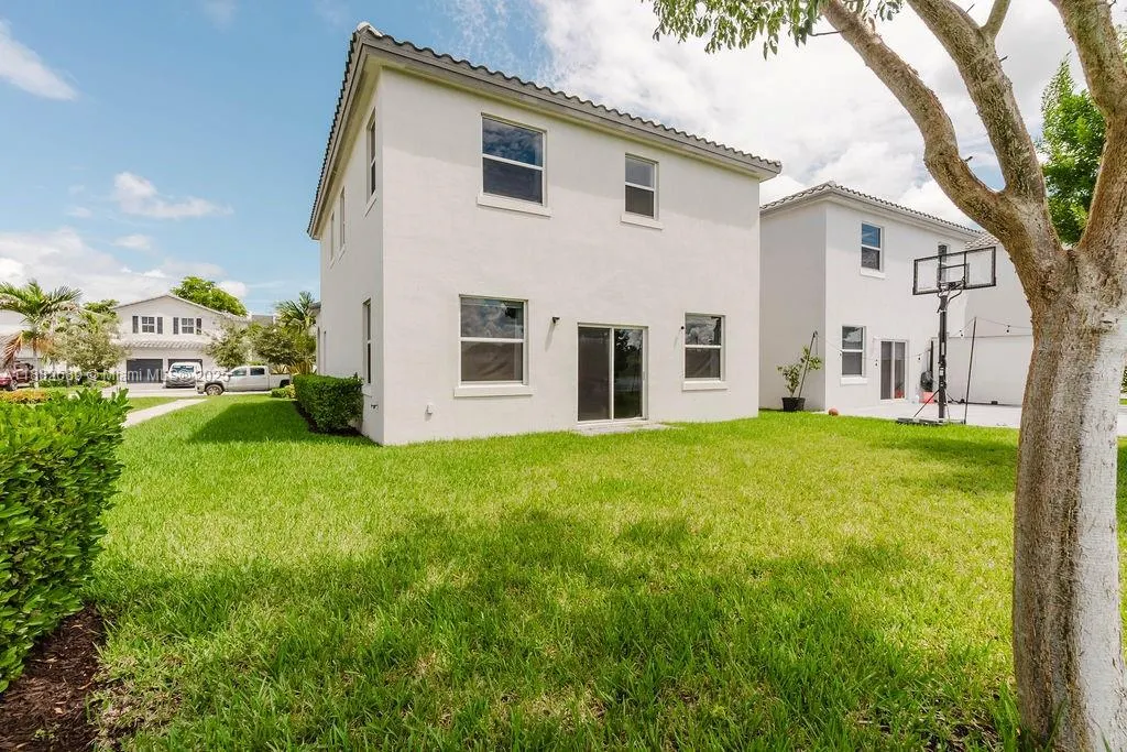 1400 SE 27th Ter