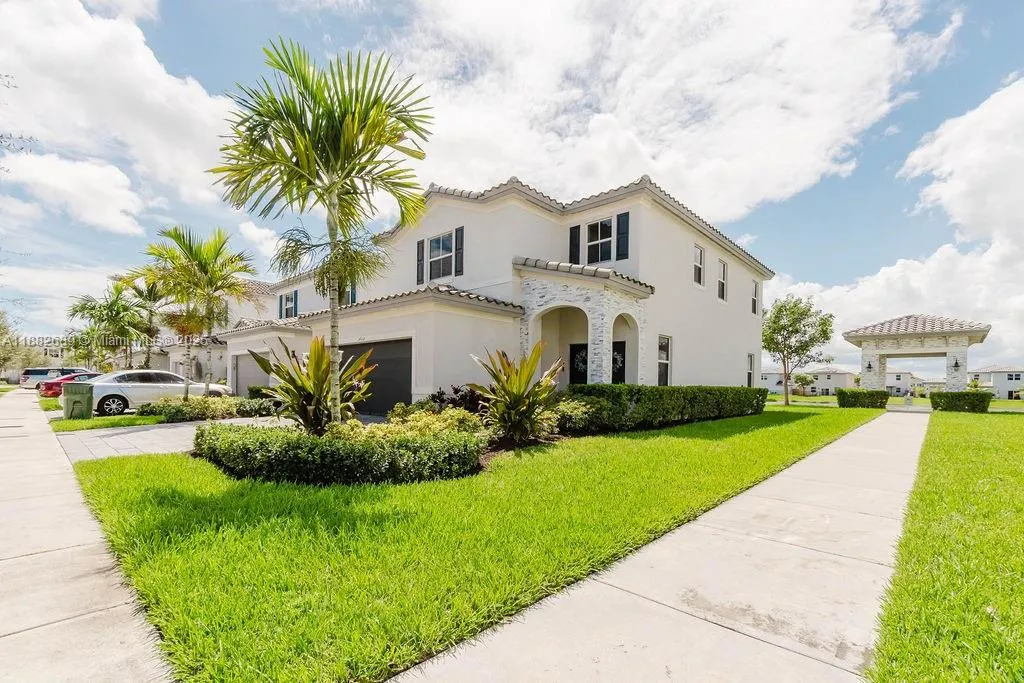 1400 SE 27th Ter