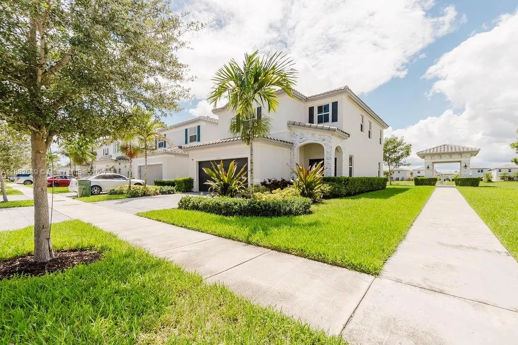1400 SE 27th Ter