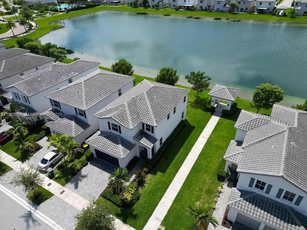 1400 SE 27th Ter