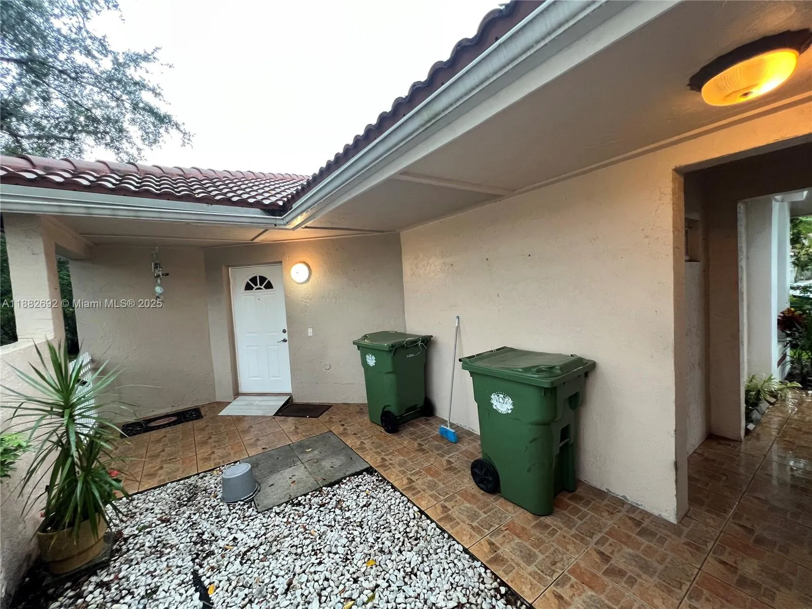 1321 N Seagrape Circle