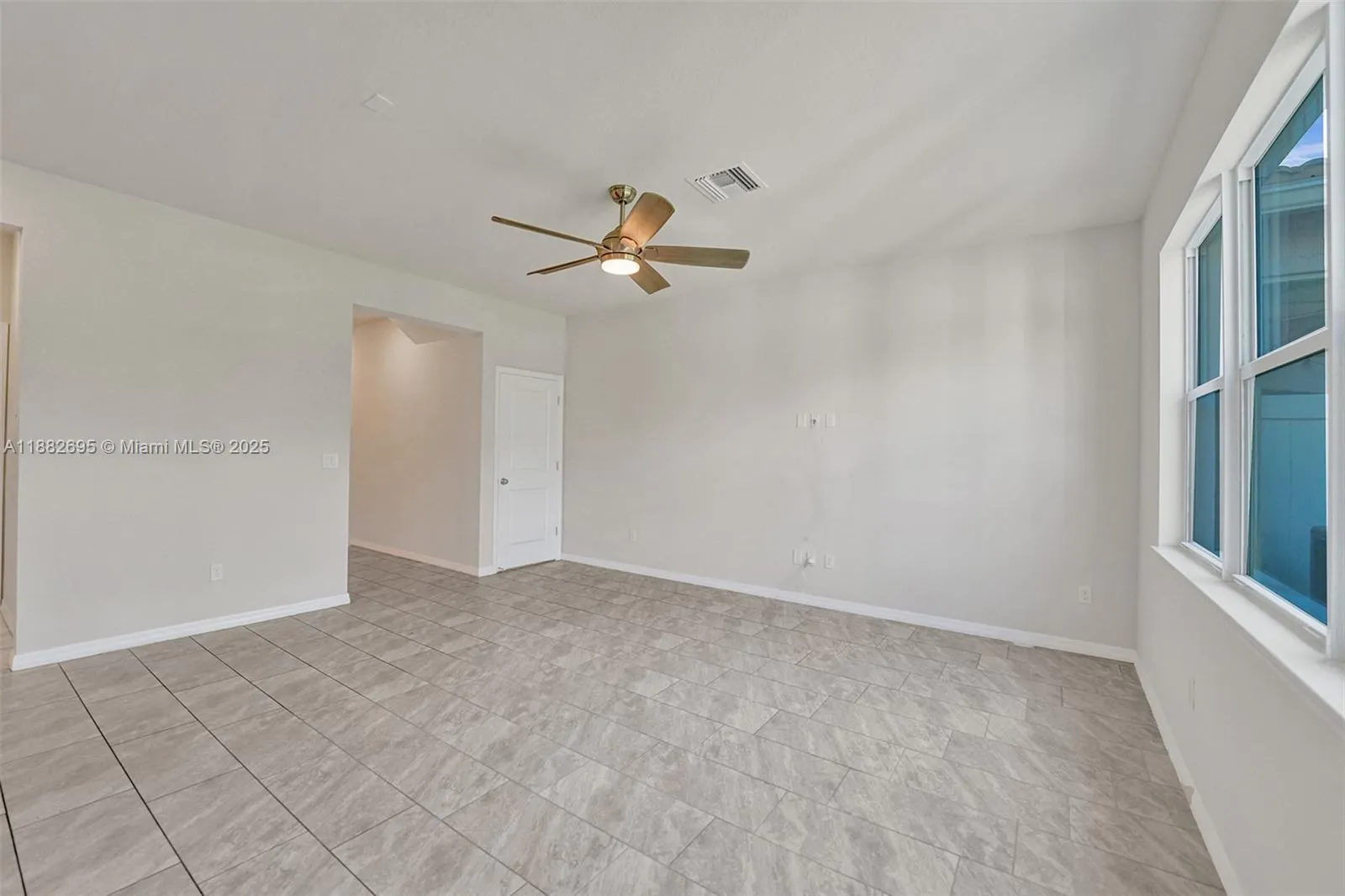 4764 Eucalyptus Dr