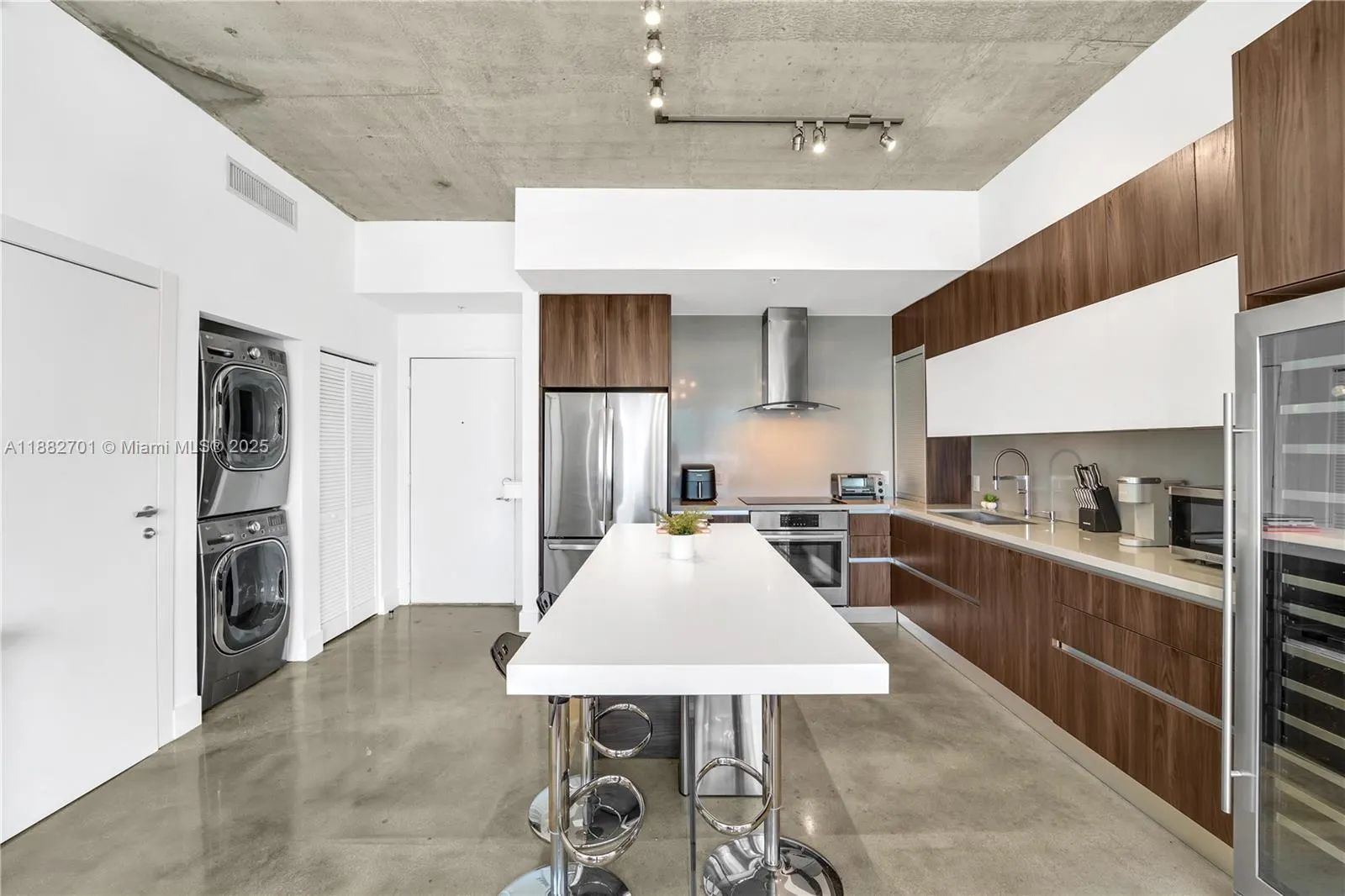 133 NE 2nd Ave, #3106