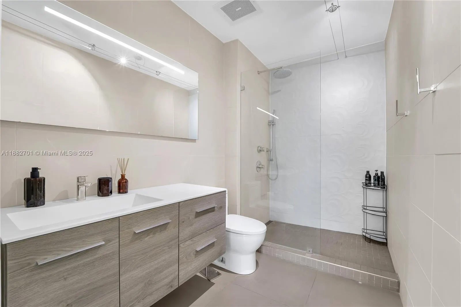 133 NE 2nd Ave, #3106
