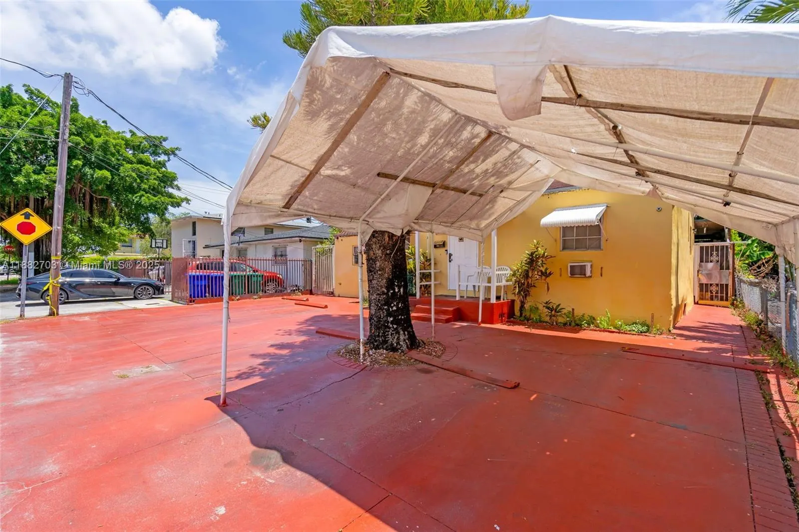 811 NW 24th Ct