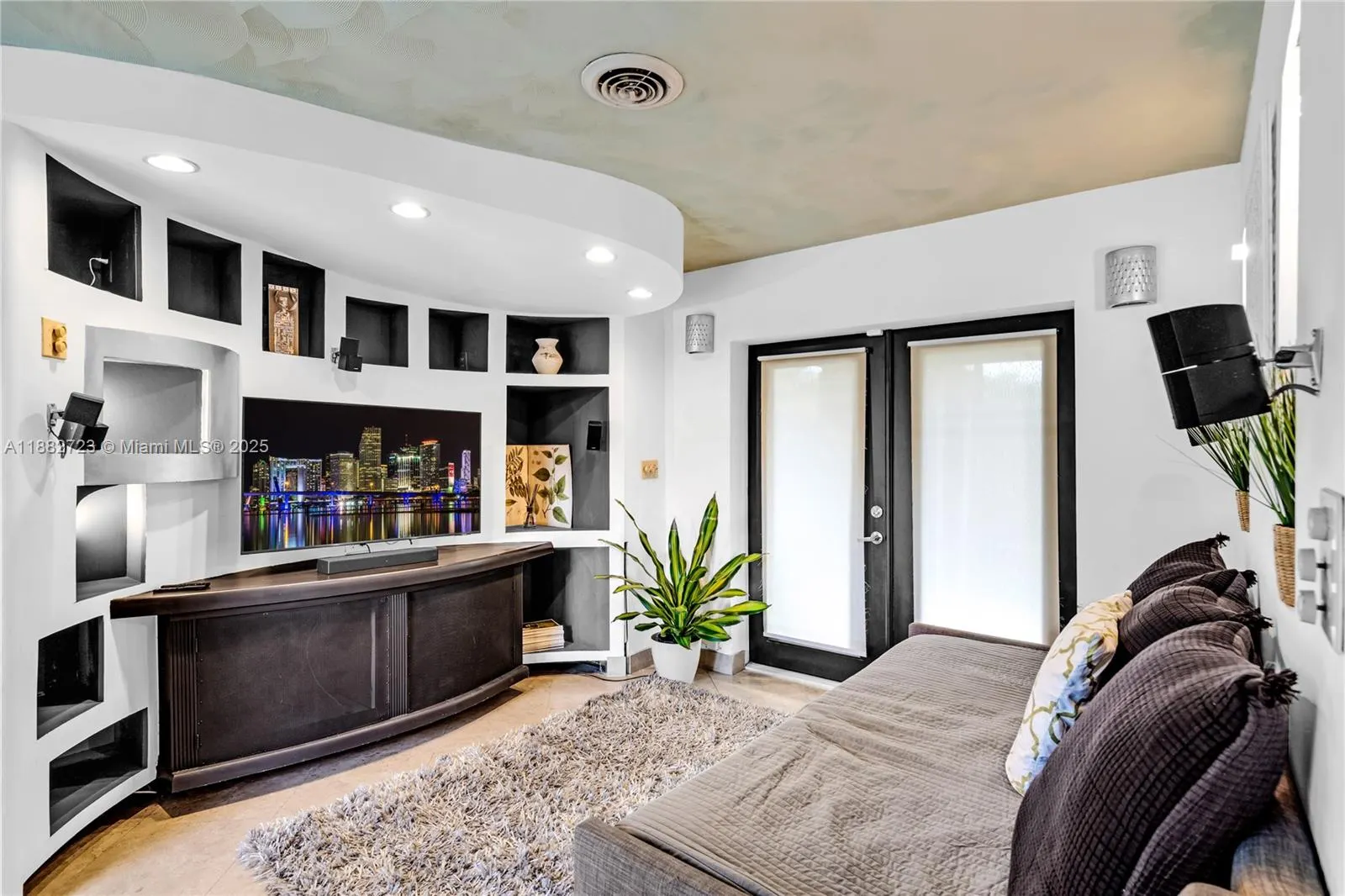 1930 NW 32nd Ct