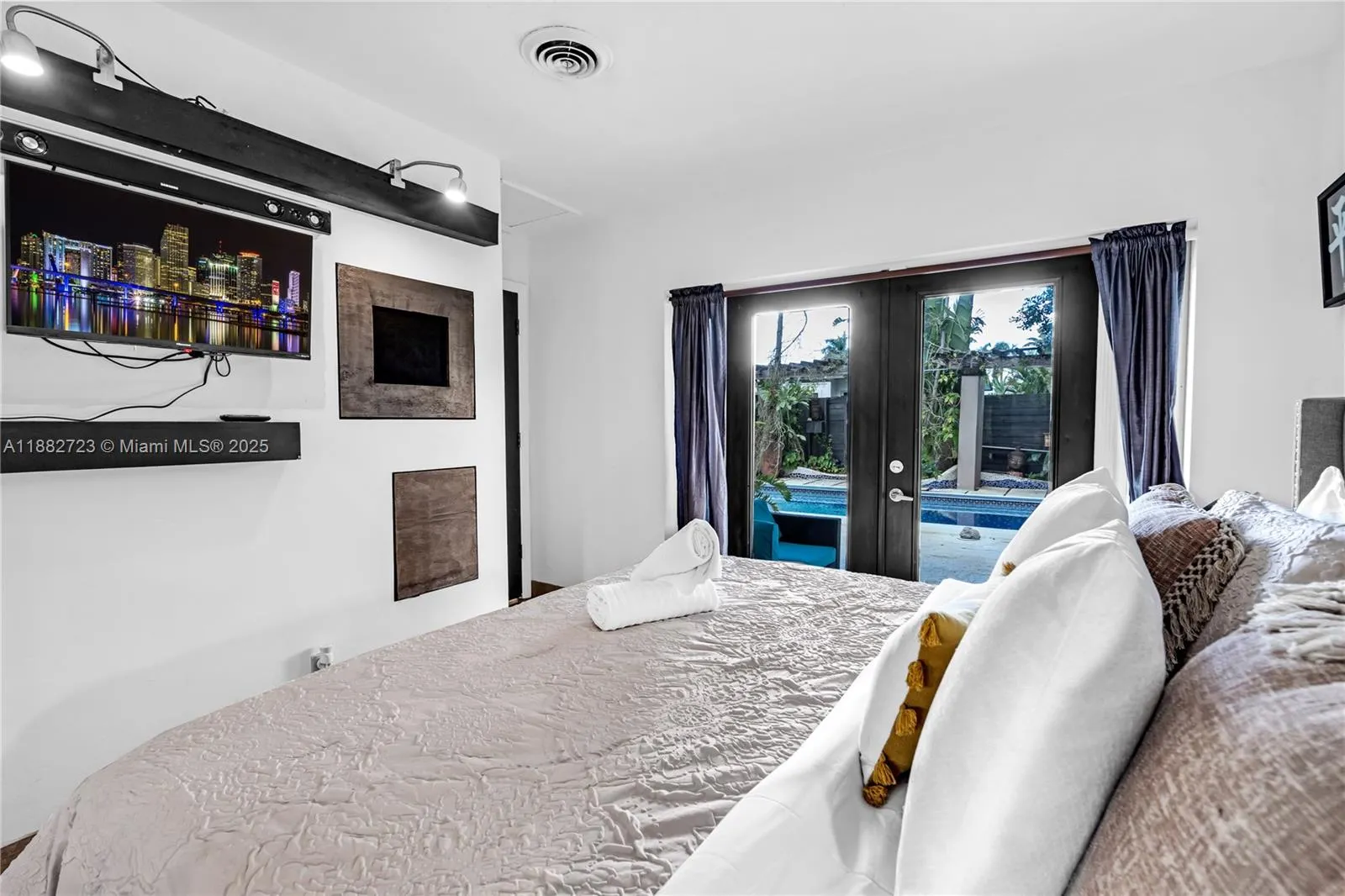 1930 NW 32nd Ct