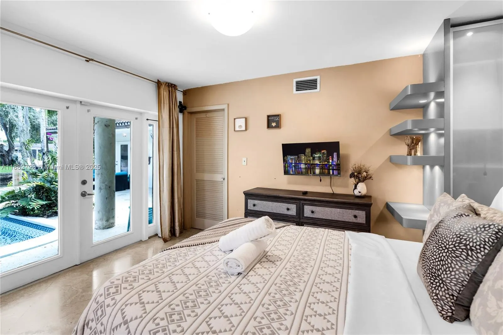 1930 NW 32nd Ct