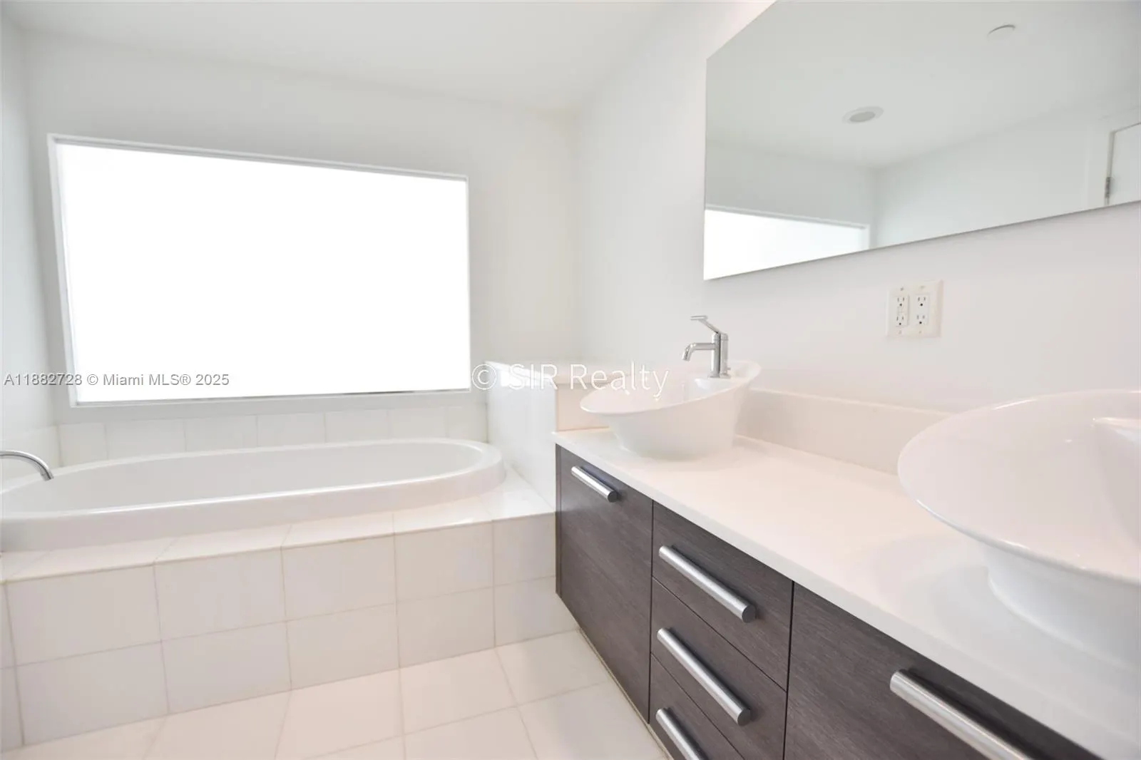 2950 NE 188th St, #336