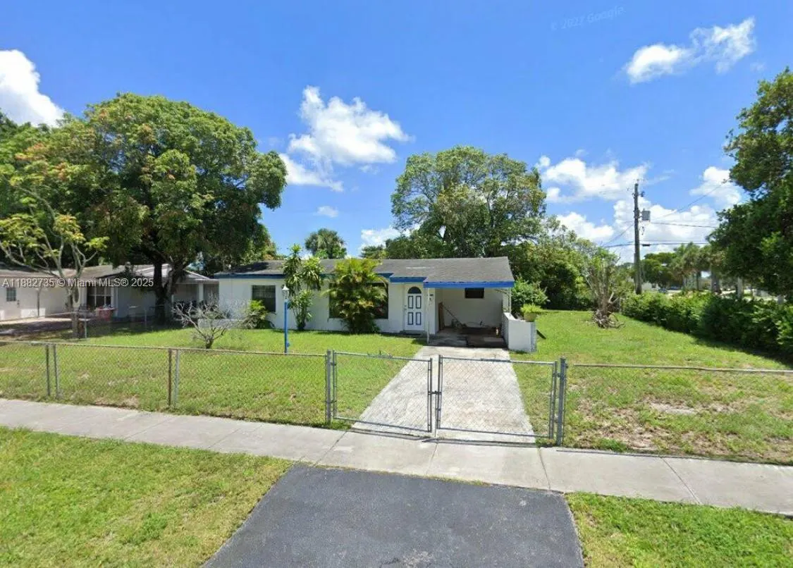 3750 NW 4th Ct