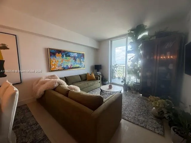 185 SW 7th St, #3803
