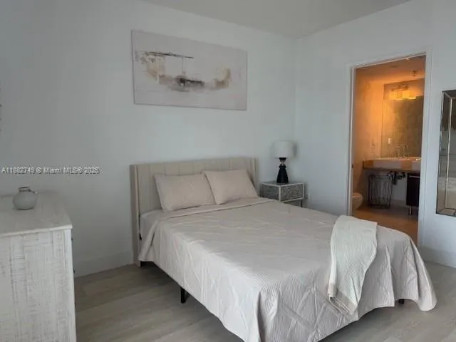 185 SW 7th St, #3803