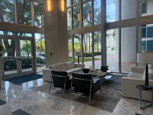 185 SW 7th St, #3803