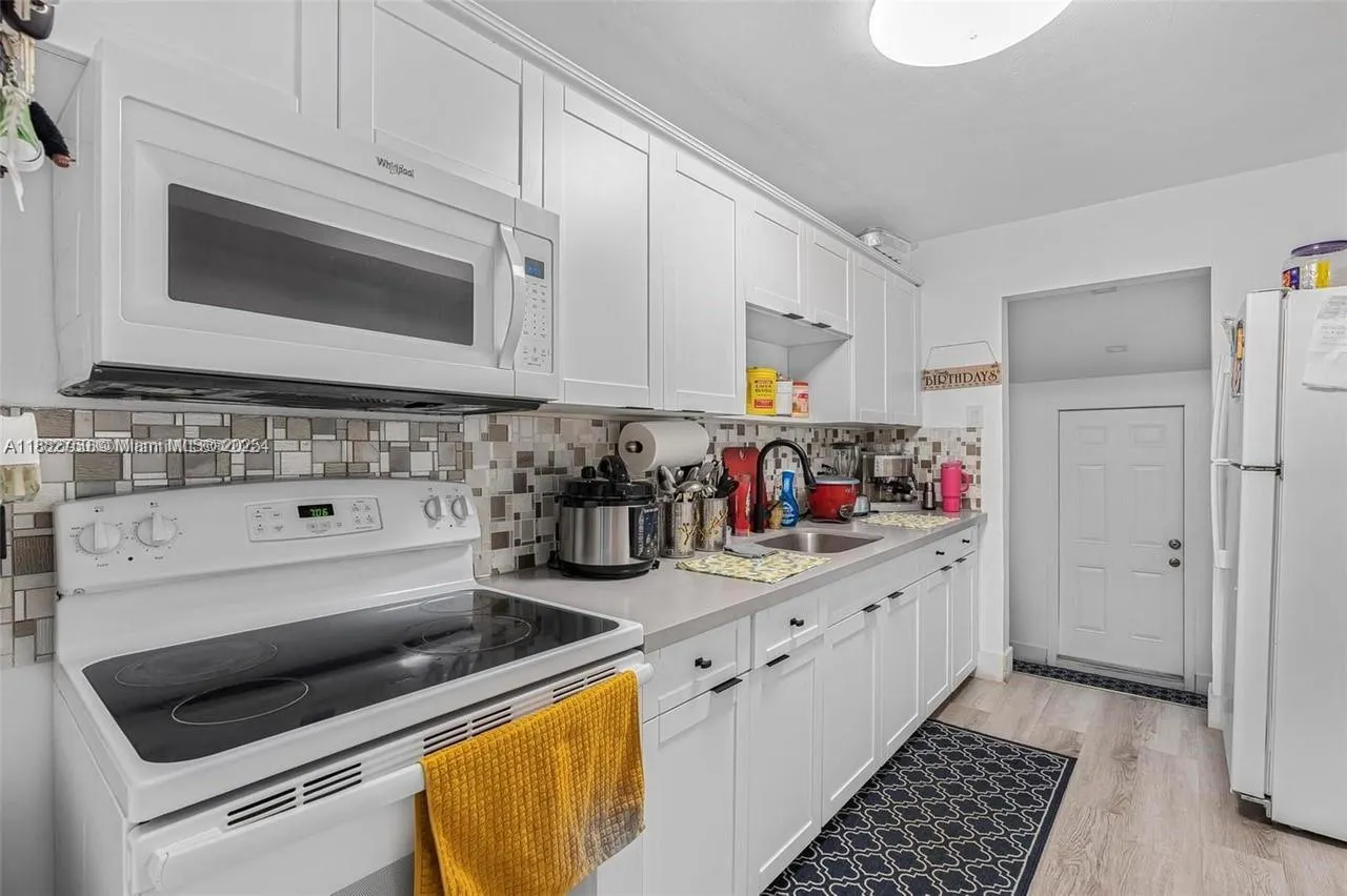 4590 E 9th Court