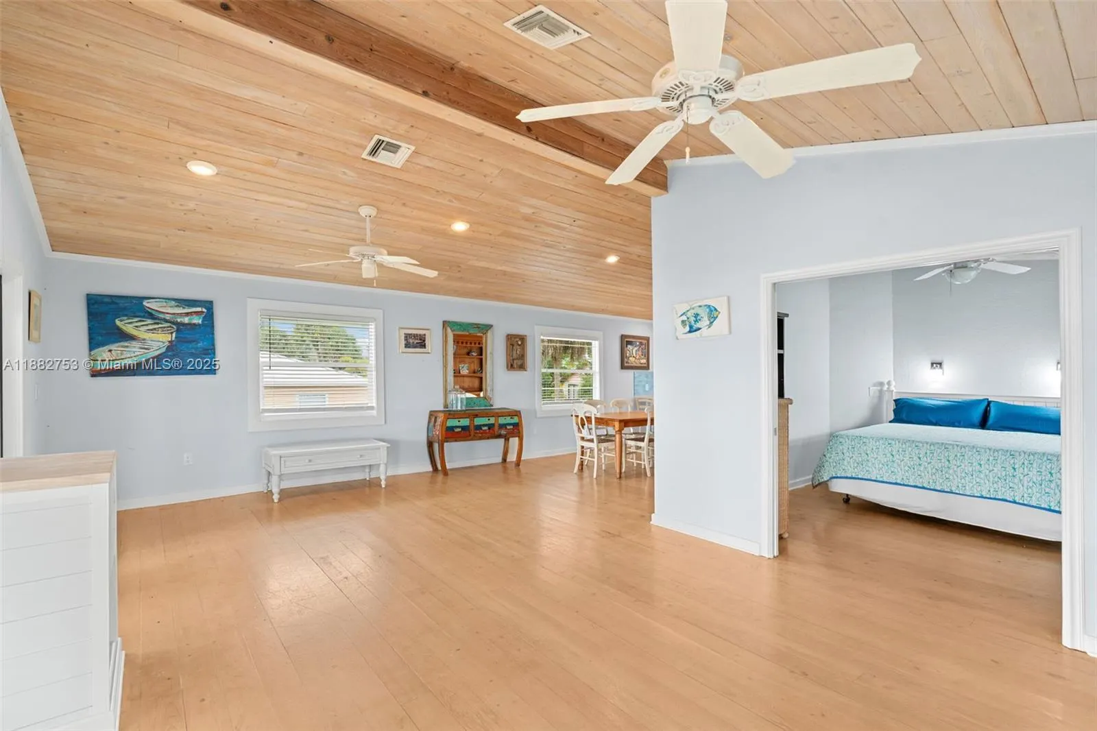 25 VIP Island Unit A