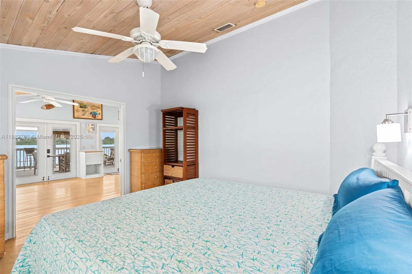 25 VIP Island Unit A