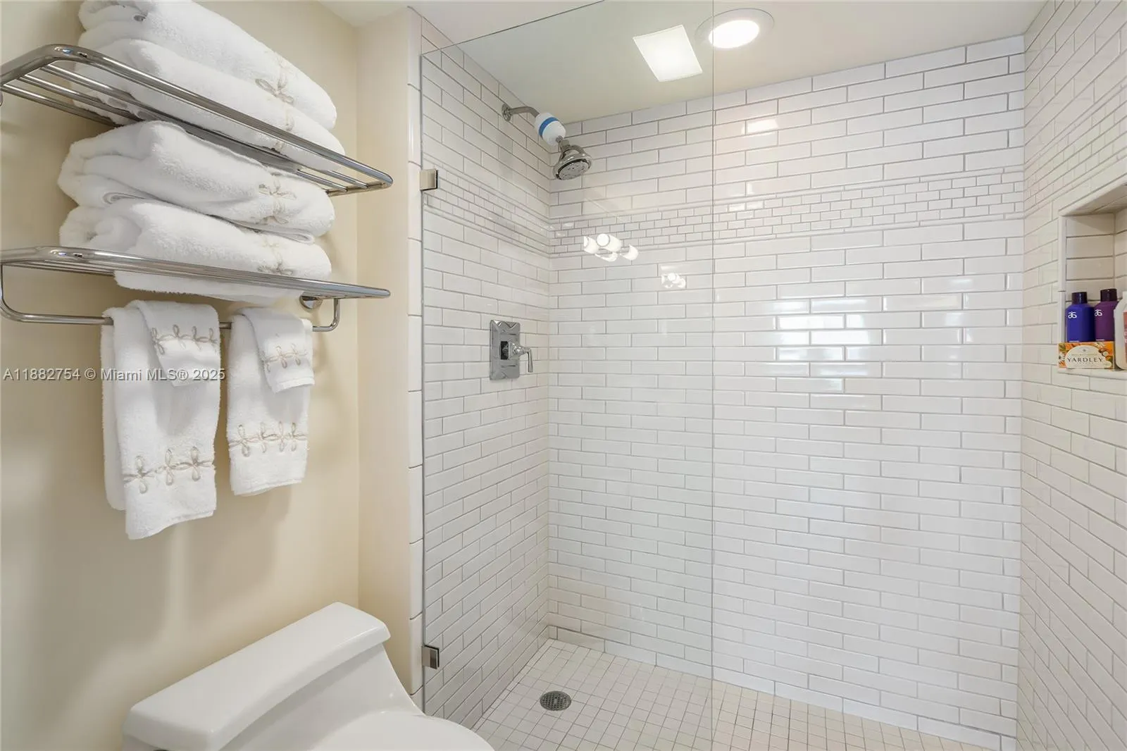 200 Beach Rd, #202