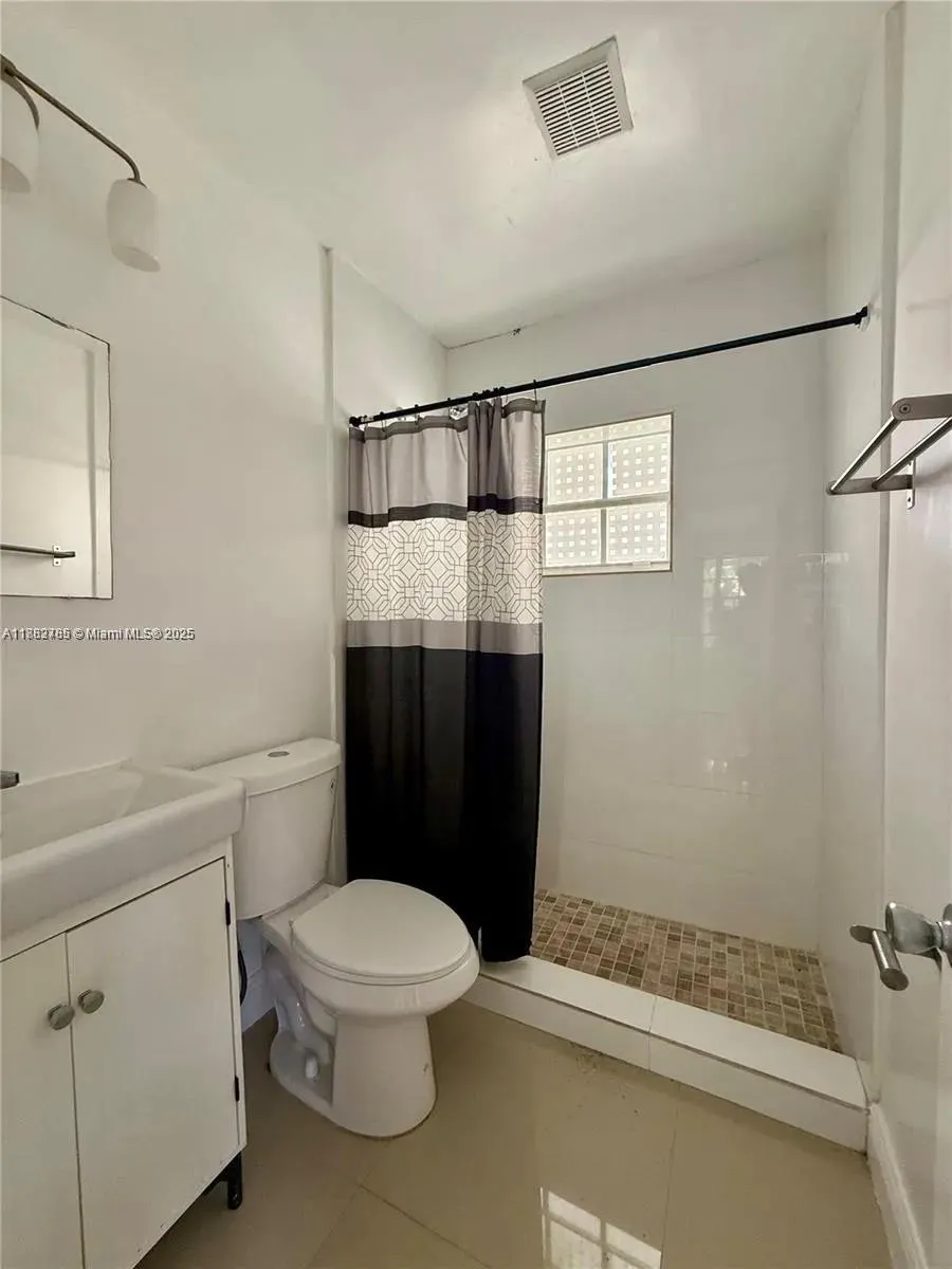 551 NE 61st St, #5