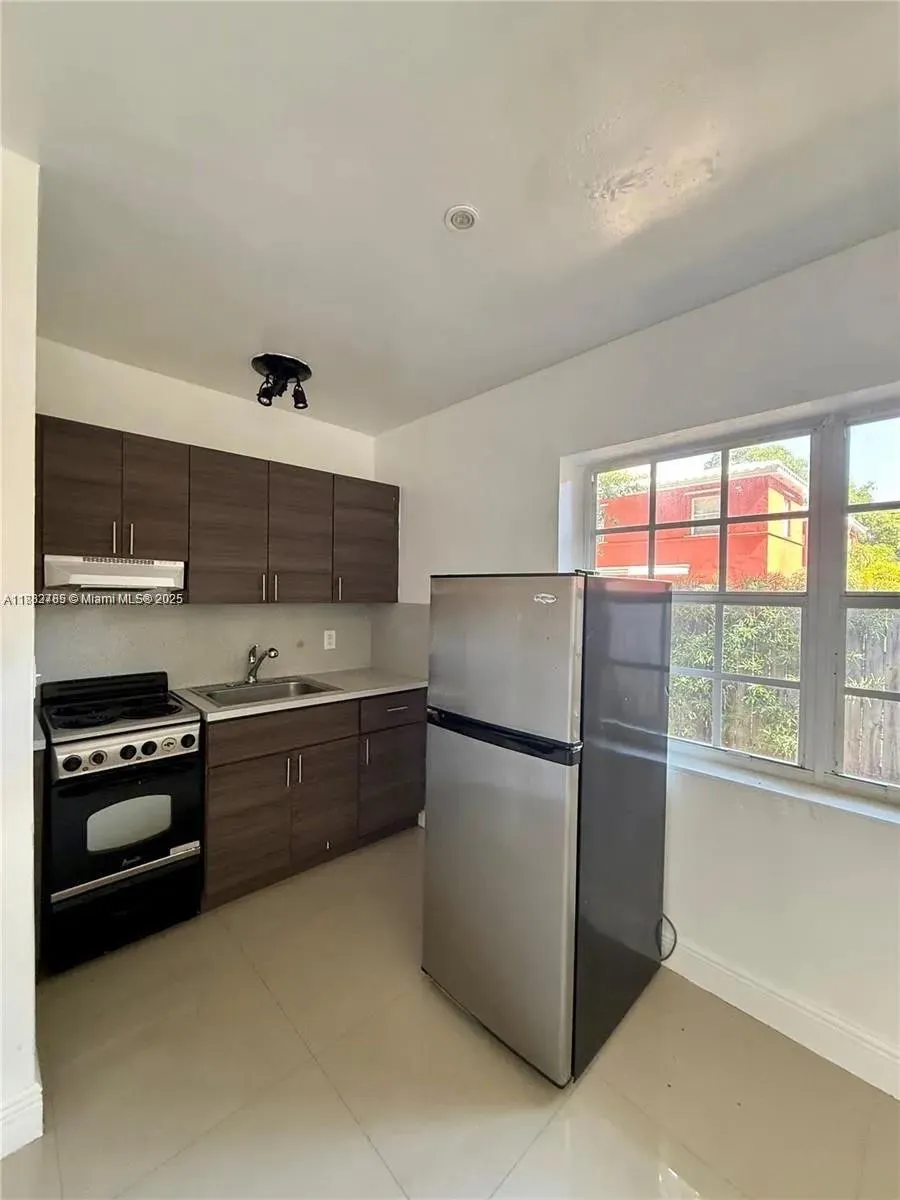 551 NE 61st St, #5