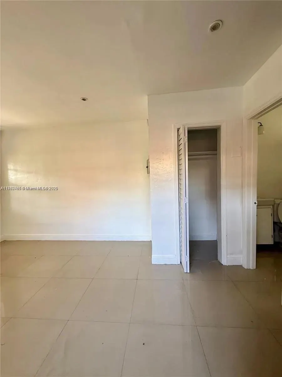 551 NE 61st St, #5