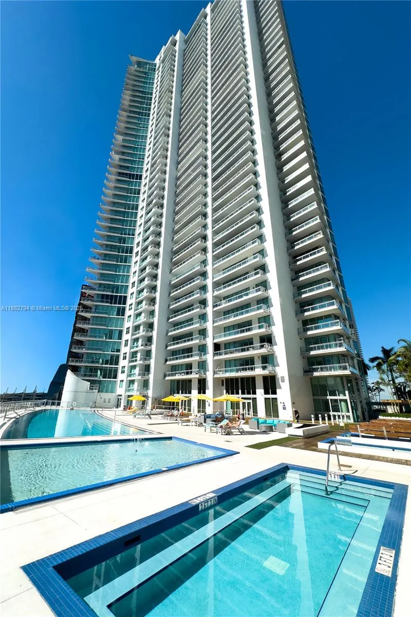 92 SW 3rd St, #3512