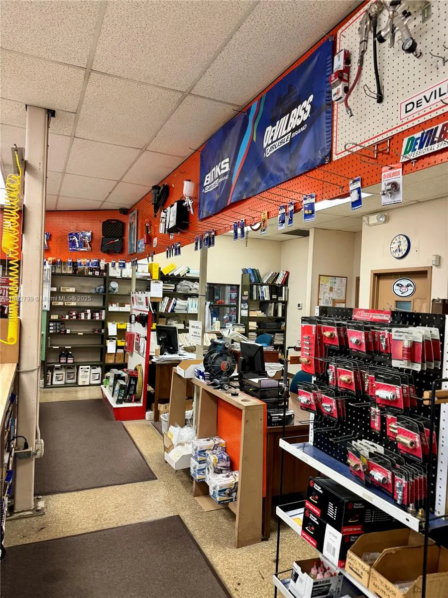 7840 NW 58th St