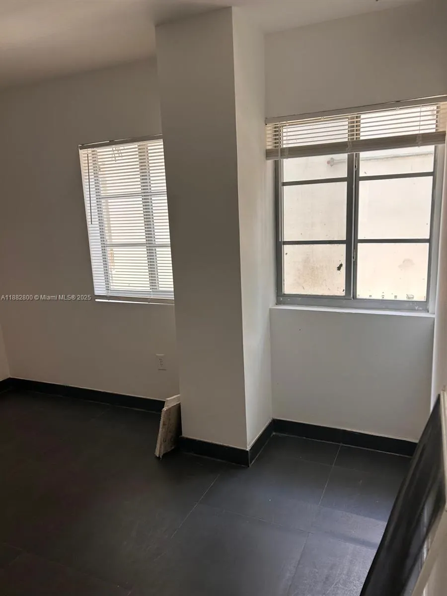 1600 Euclid Ave, #105