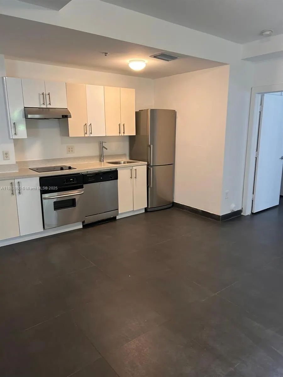1600 Euclid Ave, #105