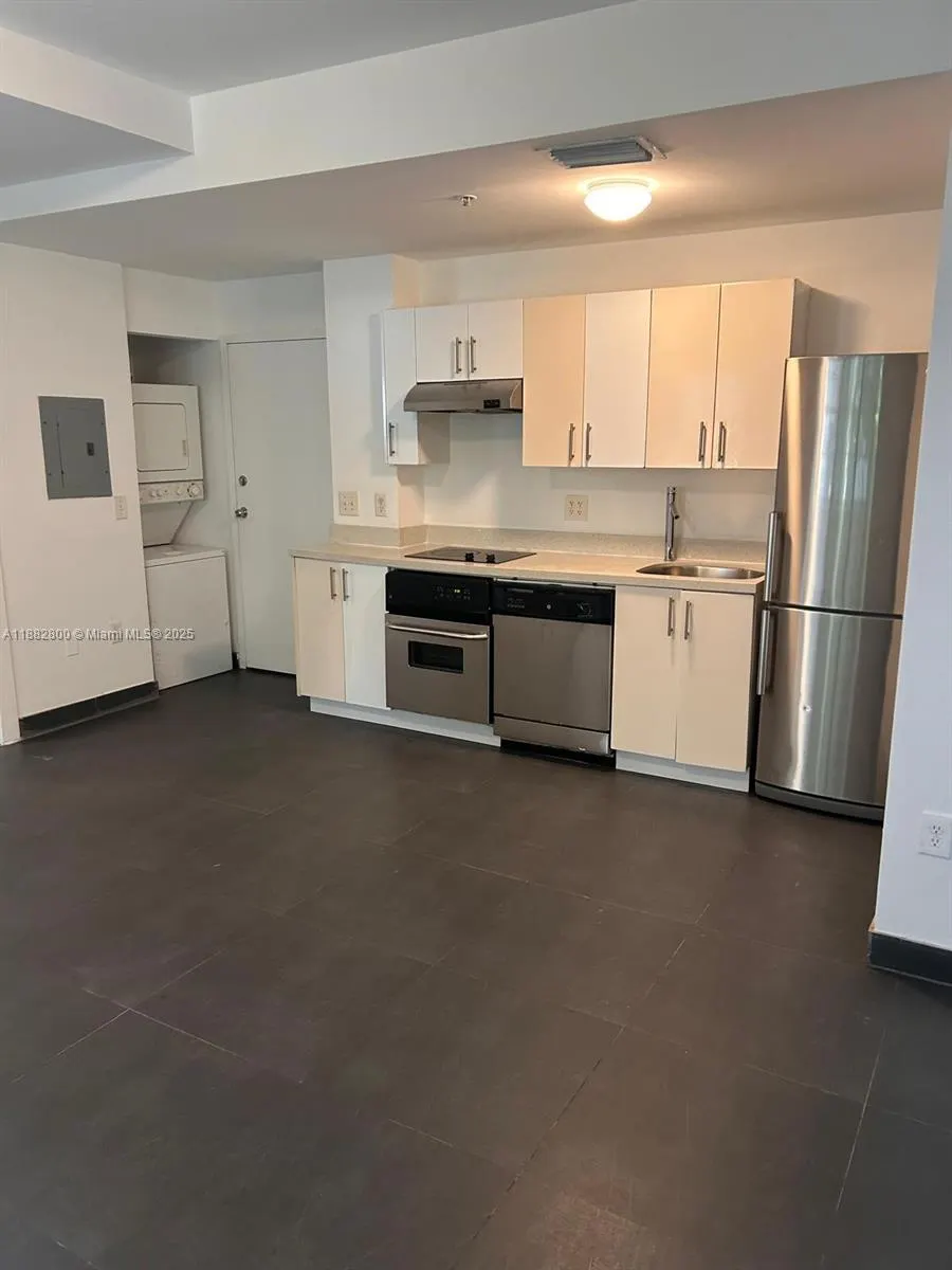 1600 Euclid Ave, #105