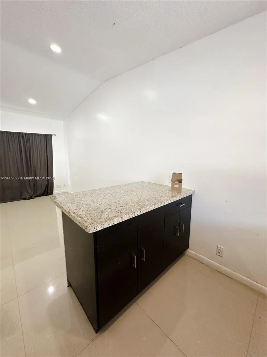 313 Hendricks Isle, #3