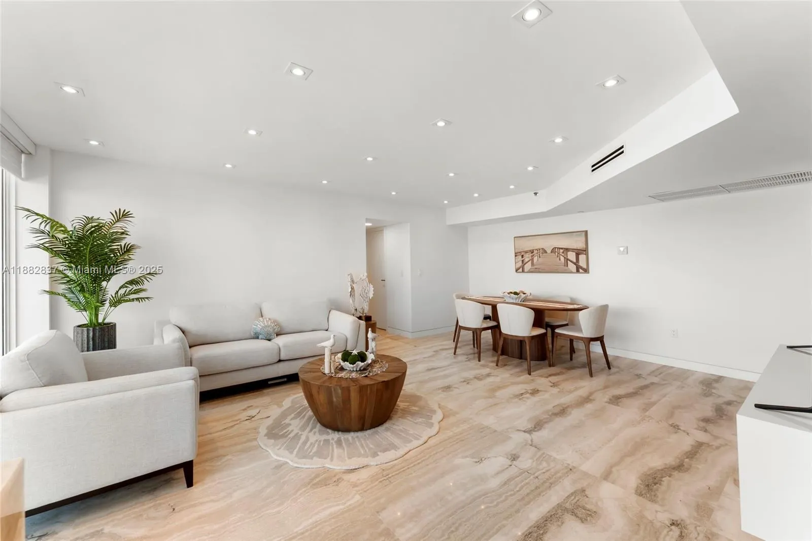 5900 Collins Ave, #604