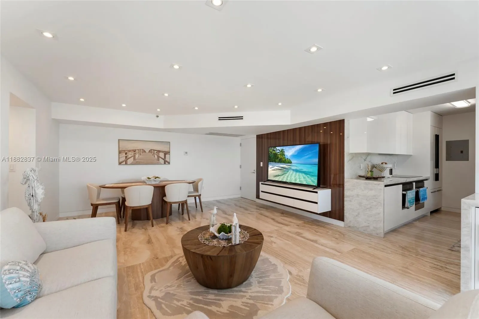 5900 Collins Ave, #604