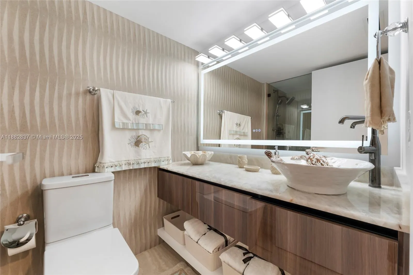 5900 Collins Ave, #604