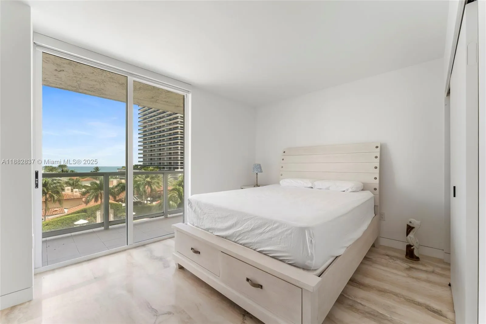 5900 Collins Ave, #604